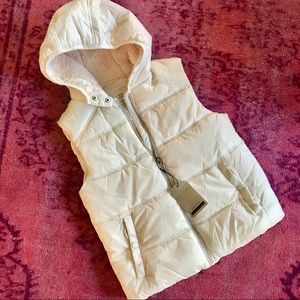 New w/Tag Zara girls puffer vest in cream color